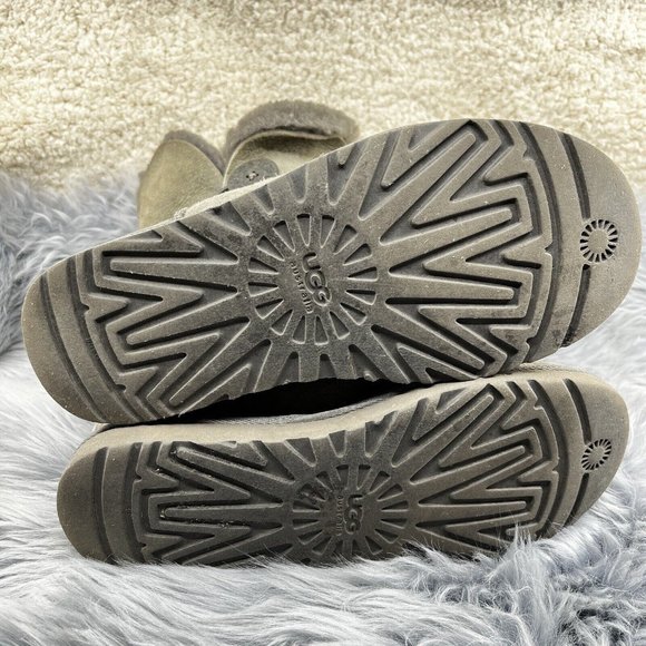 UGG Australia Women's Bailey Button Shearling Suede Boots Size 6 - Picture 10 of 11